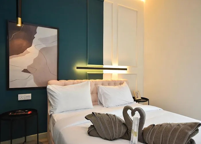 Midvalley Southkey Mosaic Suite By Nest Home